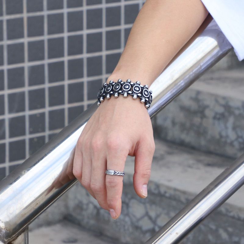​   Gelang Tengkorak Baja Tita - Streetwear Brand Niche ulasan dan harga